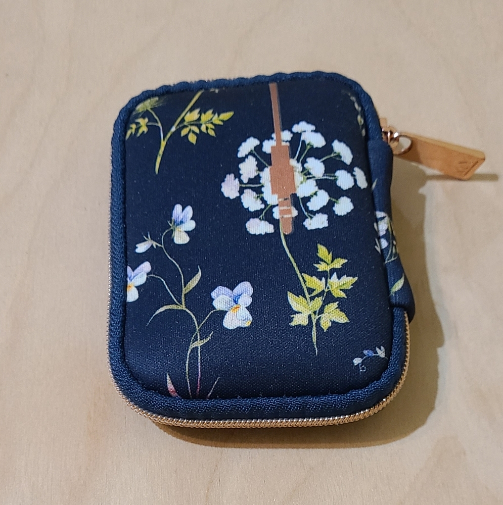 Ear Bud Case - Picture 3 of 6